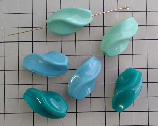 画像2: ヴィンテージ/ドイツ/プラスチック/ラージツイスト/グリーン(1個) (2)