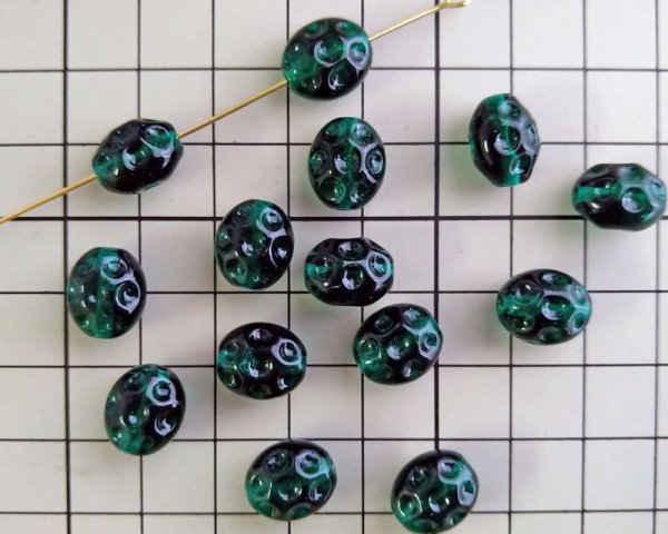 画像2: チェコガラスビーズ/クレーターオーバル/エメラルド/約12×10mm(6個) (2)