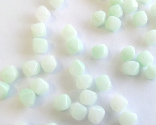 画像3: チェコガラスビーズ/バイコン/ミントホワイトミックス/6mm(10個) (3)