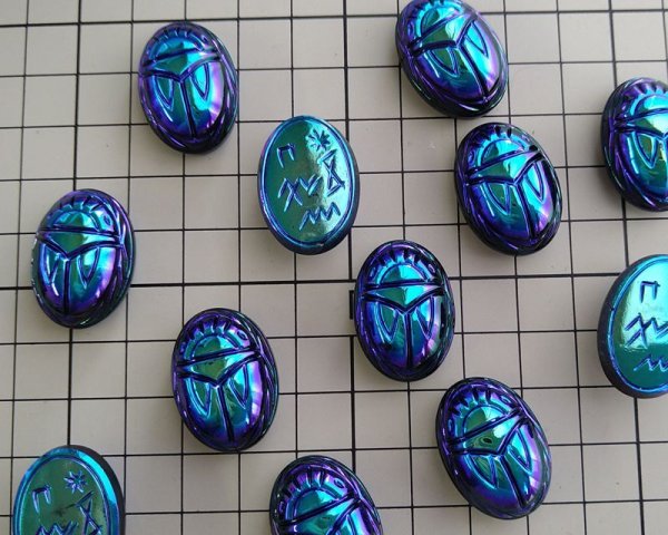 画像2: ns209/ヴィンテージ/ドイツ/ガラスカボション/スカラベ/ブラックオーロラ/約25×18mm（1個） (2)