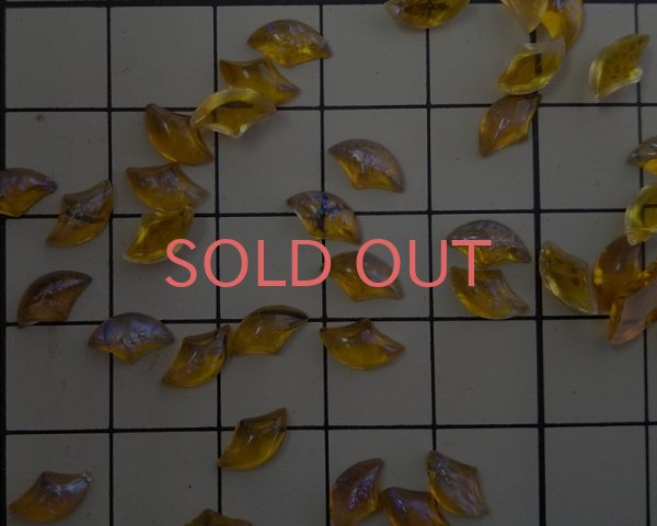 画像2: ヴィンテージ/ガラス/ドラゴンズブレス/ファン/約8×5mm(1個) (2)