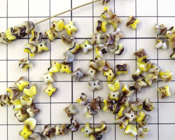 画像2: チェコガラスビーズ/ミニフラワー/チョコバナナ(20個) (2)