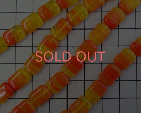 画像2: チェコガラスビーズ/クッション/オレンジイエロー(4個) (2)
