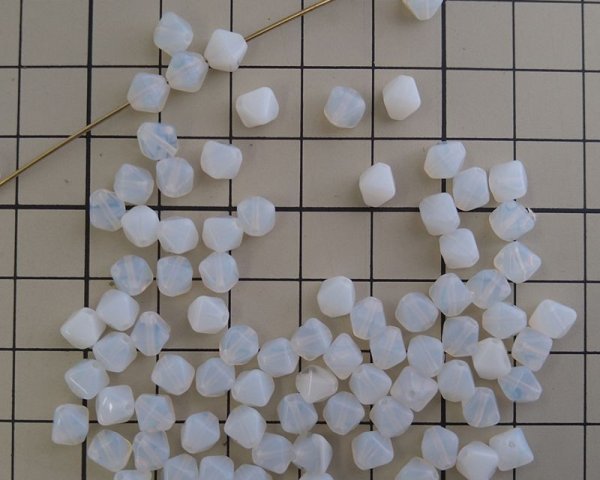画像2: チェコガラスビーズ/バイコン/ホワイトオパール/6mm (2)