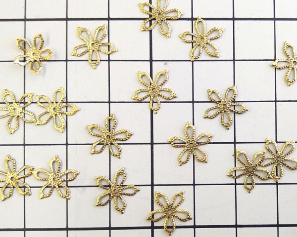 画像2: デッドストック/メタル/透かし5弁花/暗めゴールド/約11mm(10個) (2)