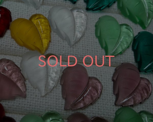 画像4: ns260/ヴィンテージ/ドイツ/ガラスカボション/ハーフフロストリーフ/シャムレッド（1個） (4)