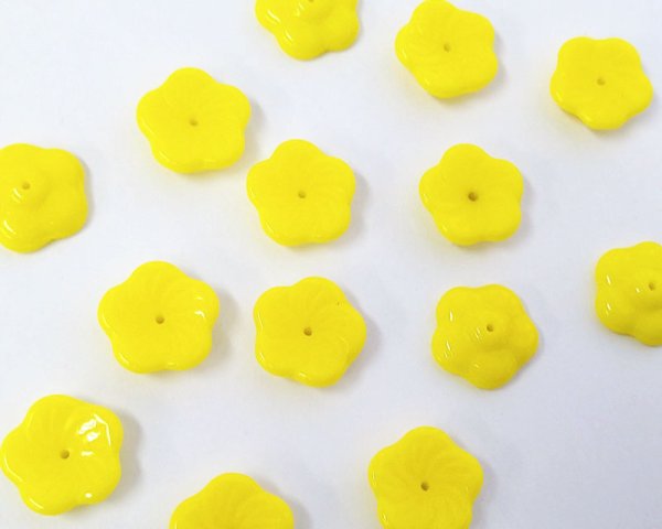 画像2: チェコガラスビーズ/イエローフラワー/約12mm(6個) (2)