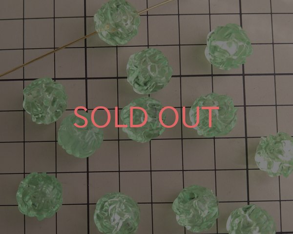 画像2: ヴィンテージ/ドイツ/ルーサイト/バロックラウンド/クリアライトグリーン/約13mm(2個) (2)