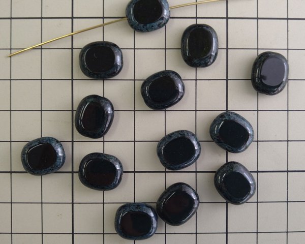 画像2: チェコガラスビーズ/ウィンドウオーバル/ブラックピカソ/約14×12mm(2個) (2)