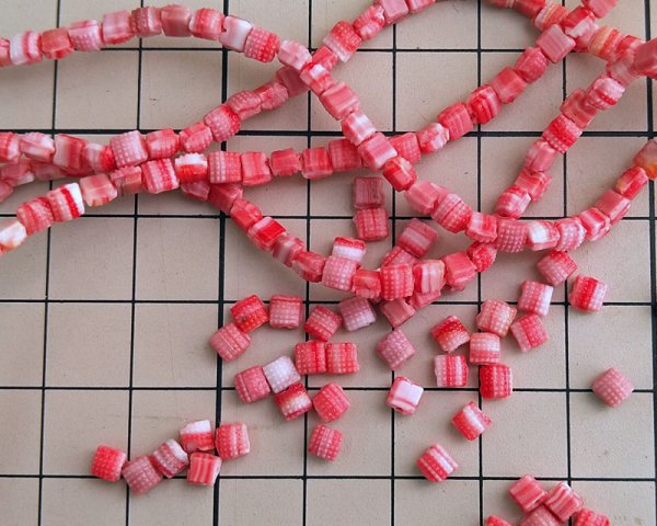 画像2: アンティーク/ヨーロッパ/ネイルヘッド/スクエアレッドマーブル(10個) (2)