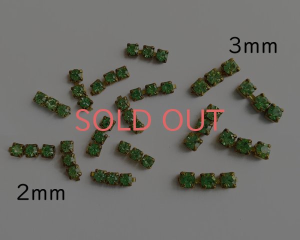 画像1: ヴィンテージ/プリセットパーツ/ペリドット（3連4爪）（4個入） (1)