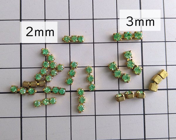 画像2: ヴィンテージ/プリセットパーツ/ペリドット(3連4爪)(4個入) (2)