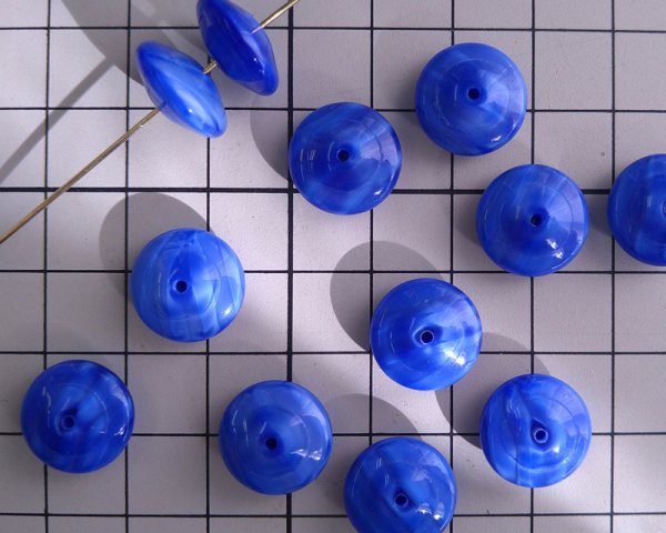 画像2: チェコガラスビーズ/パフラウンドロンデル/シルキーブルー(2個) (2)