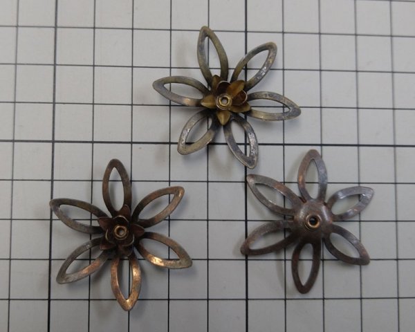 画像2: ヴィンテージ/USA/ラージメタルフラワー/約40mm(1個)  (2)