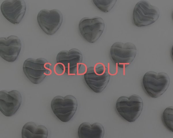 画像1: チェコガラスビーズ/テーブルカットハート/シルキーグレイ（1個） (1)