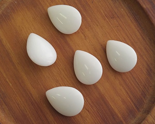 画像1: ヴィンテージ/ドイツ/オペークホワイト/15×11mm（1個） (1)
