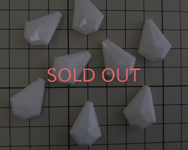 画像2: ヴィンテージ/ドイツ/プラスチック/ホワイトカットドロップ/約10mm（1個） (2)