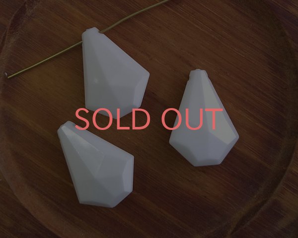 画像1: ヴィンテージ/ドイツ/プラスチック/ホワイトカットドロップ/約10mm（1個） (1)