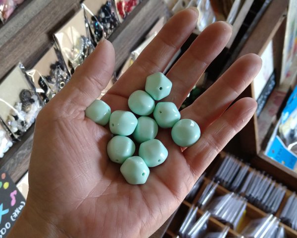 画像3: ヴィンテージ/ドイツ/ルーサイト/バルーン/ライトグリーン/約15mm(2個) (3)