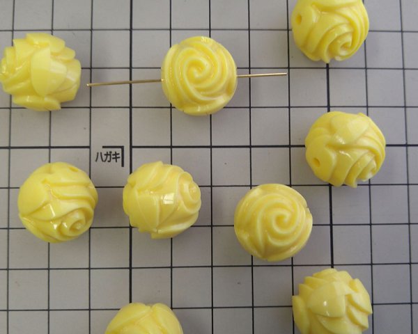 画像2: ヴィンテージ/ドイツ/プラスチック/ラージイエローローズ(1個) (2)