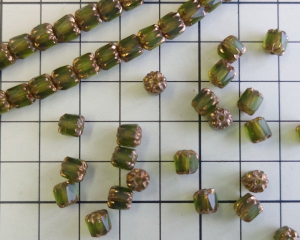 画像3: チェコガラスビーズ/アンティークスタイルオクタゴナル/マットオリーブ/約6×5mm(10個) (3)