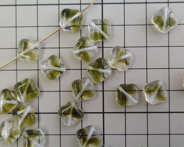 画像2: チェコガラスビーズ/フラットスクエア/約12mm/クリア×オリーブ(2個) (2)