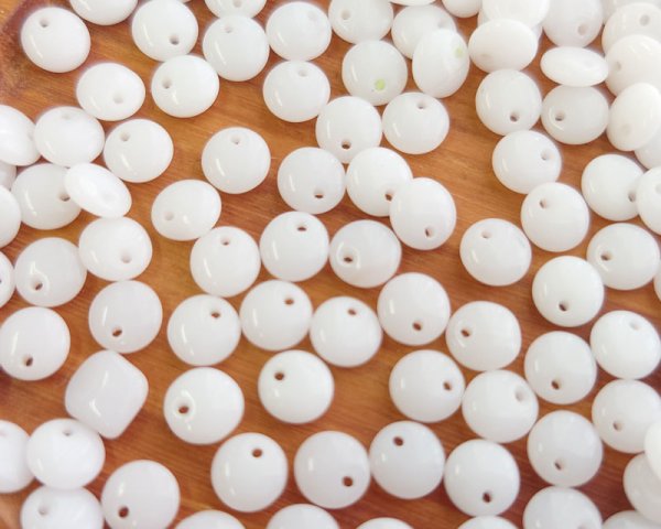 画像1: チェコガラスビーズ/パフラウンドドロップ/6mm/ホワイトアラバスター（10個） (1)