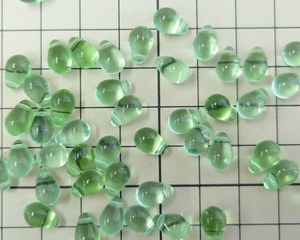 画像2: 訳あり/チェコガラスビーズ/ドロップ/グリーンミックス/約6×9mm(30個) (2)