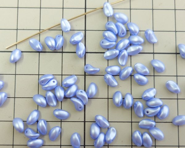 画像2: チェコガラスビーズ/勾玉ドロップ/ブルーパール/7×3mm(10個) (2)