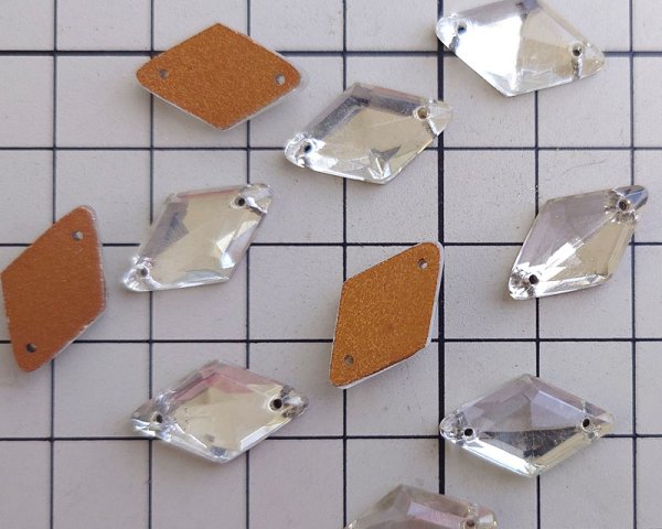 画像2: ns311/ヴィンテージ/ドイツ/ソウオンガラス/菱形/クリスタル(4個) (2)