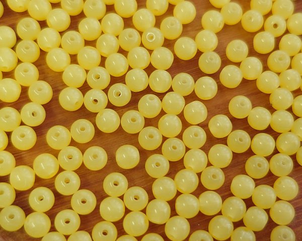 画像2: チェコガラスビーズ/ラウンド/ミルキーイエロー/約4mm(45個) (2)