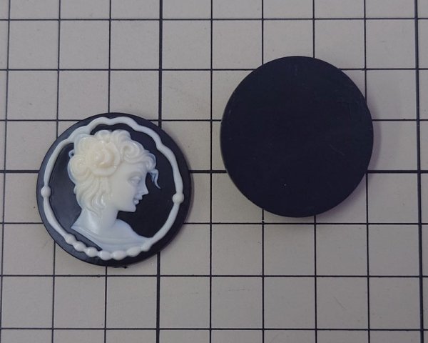 画像2: ns317ヴィンテージ/ドイツ/プラスチックカメオ/ラウンドブラック/約30mm/(1個) (2)