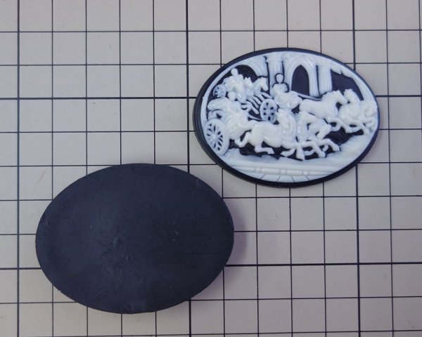 画像2: ns322/ヴィンテージ/ドイツ/プラスチックカメオ/馬車/約54×42mm/(1個) (2)