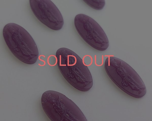 画像2: ns330/ヴィンテージ/ドイツ/ガラスカメオ/花輪を持つ女神/ミルキーパープル/約20×10mm(1個） (2)