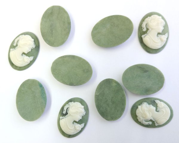 画像2: ns343/ヴィンテージ/ドイツ/プラスチックカメオ/レディ（ネックレス）/ミルキーモスグリーン/約25×18mm/(1個) (2)