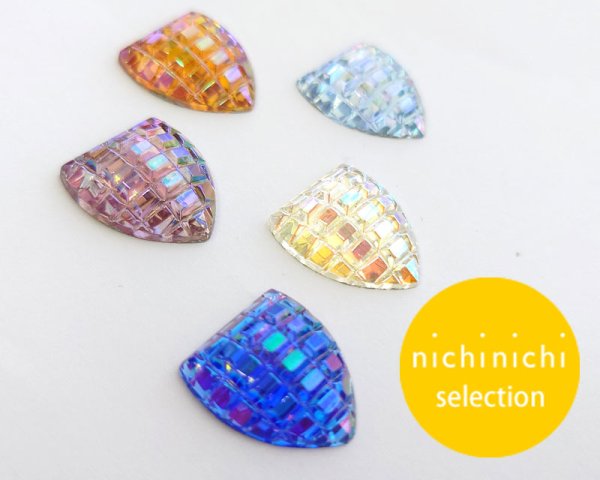 画像3: ns333/ヴィンテージ/ドイツ/ガラスカボション/チェッカーシールド/オーロラ(1個） (3)