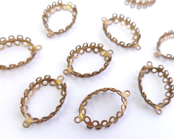 画像1: ヴィンテージ/18×13mm用/ブラスセッティングコネクター/レース(1個) (1)