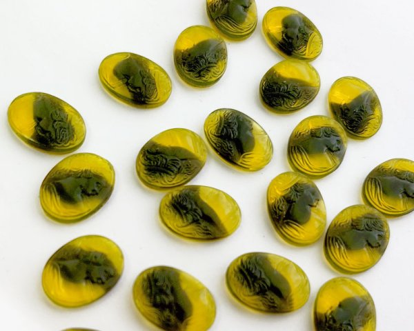 画像2: ns334/ヴィンテージ/ドイツ/ガラスカメオ/イエロー×カーキ(1個) (2)