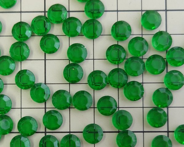 画像2: ヴィンテージ/ドイツ/ガラス/シャネルストーン/スプリンググリーン/39ss (2)