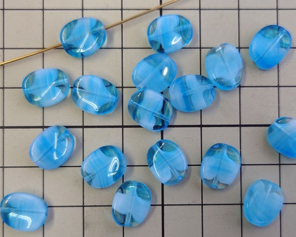 画像2: チェコガラスビーズ/ツイストオーバル/アクアマリンストライプ/約11×9mm(2個） (2)