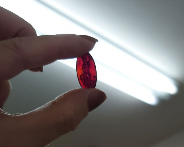 画像5: ns330/ヴィンテージ/ドイツ/ガラスカメオ/花輪を持つ女神/ダークレッドブラウン/約20×10mm(1個） (5)