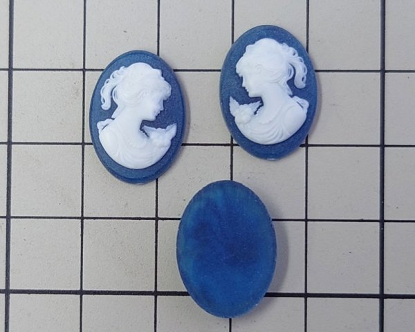 画像3: ns355/ヴィンテージ/ドイツ/プラスチックカメオ(ネックレス)/デニムブルー/約18×13mm (3)