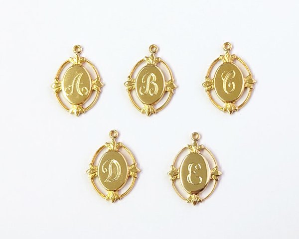 画像1: ヴィンテージ/USA/メタル/モノグラムチャーム/ゴールド(A-E)（1個） (1)