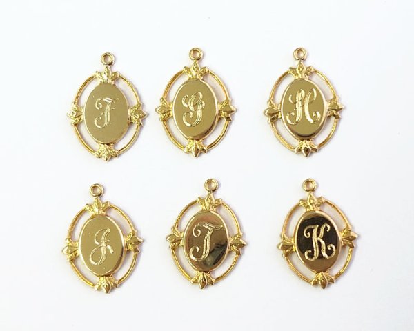 画像1: ヴィンテージ/USA/メタル/モノグラムチャーム/ゴールド(F-K)（1個） (1)