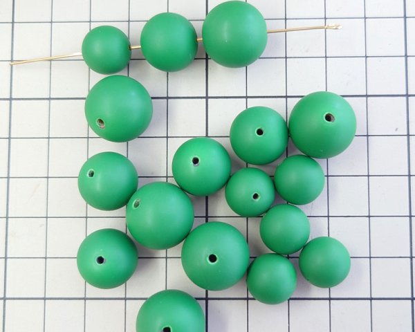 画像2: ヴィンテージ/日本/プラ塗装ビーズ/マットグリーン(1個) (2)