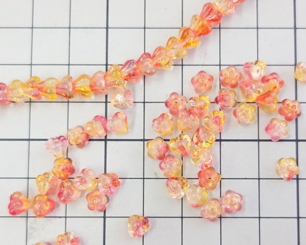 画像2: チェコガラスビーズ/ミニベルフラワー/オレンジイエローミックス(10個） (2)