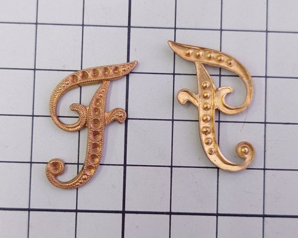 画像2: ヴィンテージ/USA/ブラススタンピング/モノグラム.F(1個) (2)