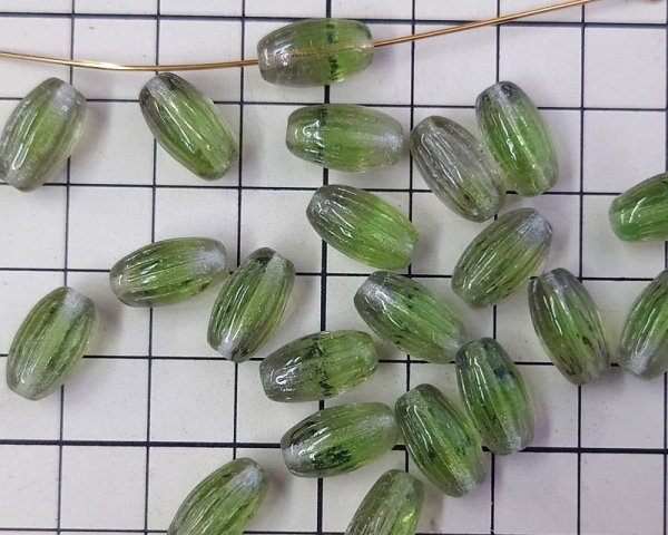 画像2: チェコガラスビーズ/リブオーバル/グレイ×グリーン/約13×7mm(2個) (2)