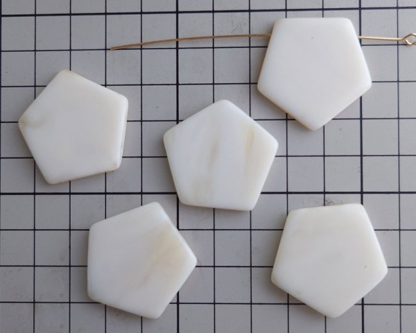 画像2: デッドストック/日本/プラスチック/ペンタゴンクリームマーブル(2個) (2)