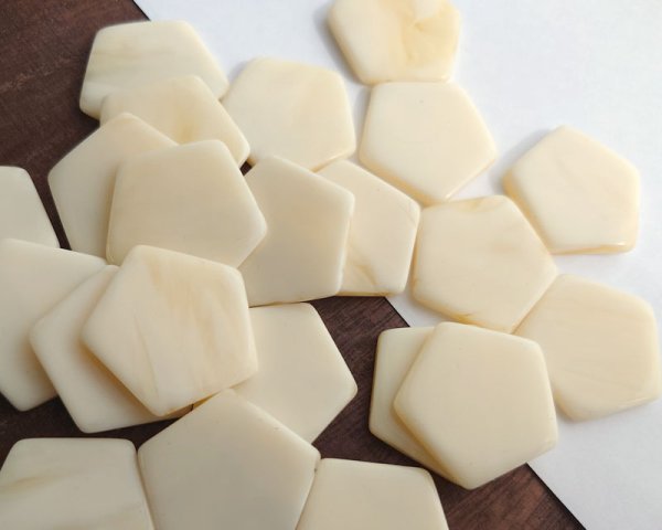 画像1: デッドストック/日本/プラスチック/ペンタゴンクリームマーブル(2個) (1)